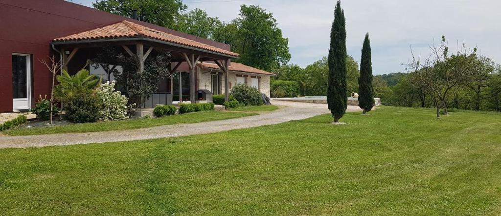Maison de vacances Paisible villa avec piscine 181 Travers de Metge 46100 Figeac