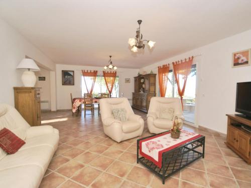 Pastoral Holiday Home with Terrace Garden Barbecue Garage