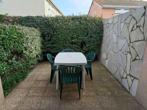 Pavillon 4/6 pers avec terrasse, piscine, mer 200m
