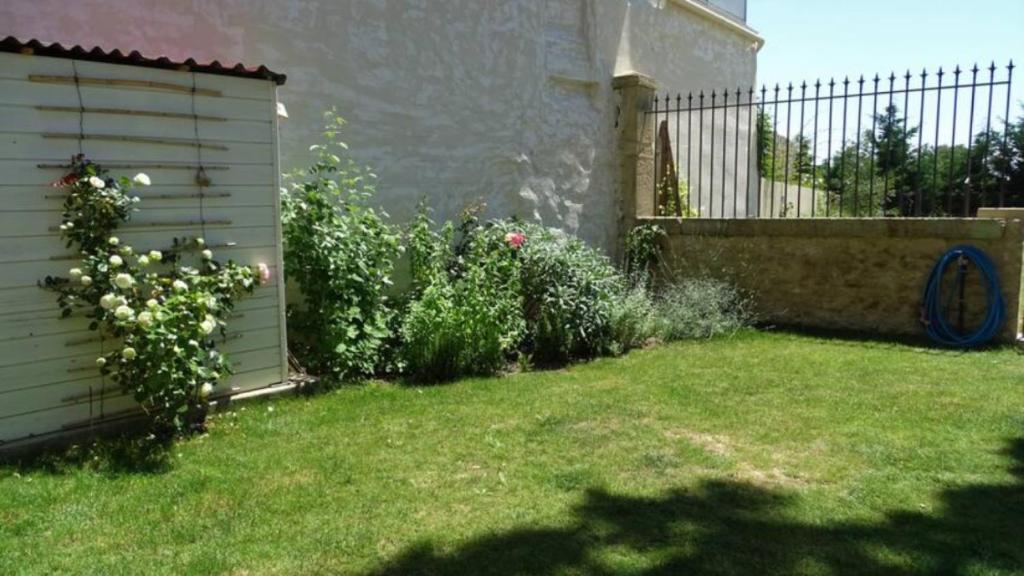 Pavillon climatisé à 500m de la plage avec jardin