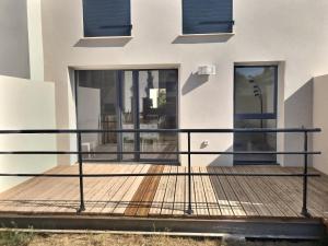 Pavillon climatisé à 500m de la plage avec jardin