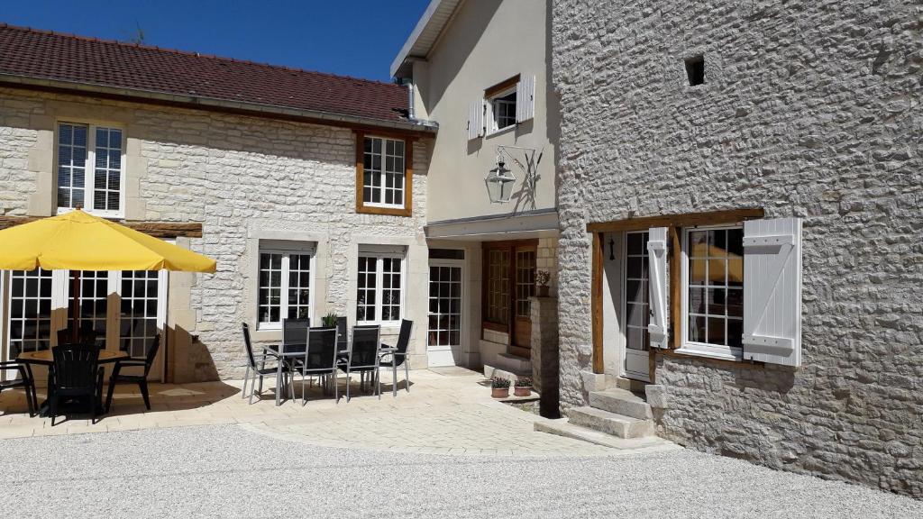 Pavillon Kifadonfe 3 ch avec cour et jardin 63340 Saint-Germain-Lembron