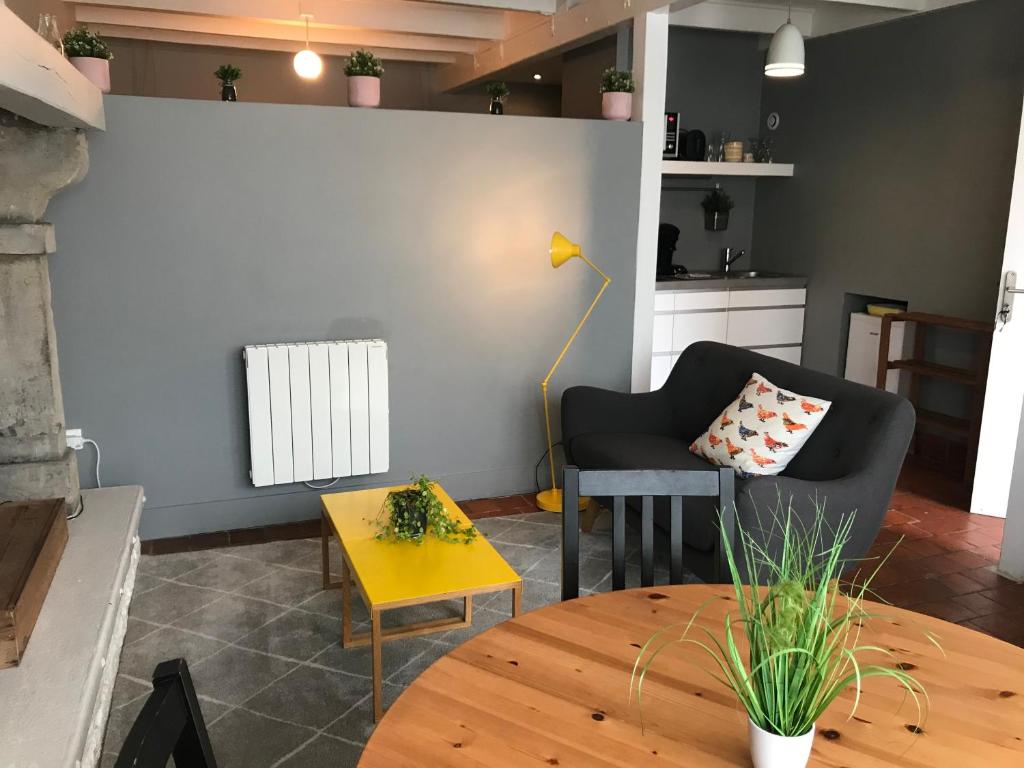 Peaceful Holiday Home in Les Vans Ardeche with Pool
