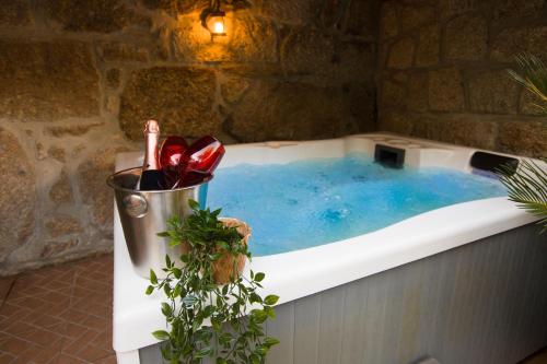 Pedra Bela - Cozy House w/ Private Jacuzzi @ Geres