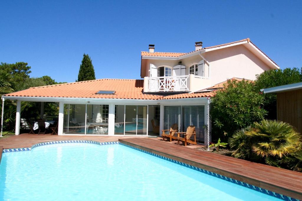 Maison de vacances Perfect villa with pool in fantastic beach location, garden, terraces 21 Avenue des Frégates 33950 Lège-Cap-Ferret