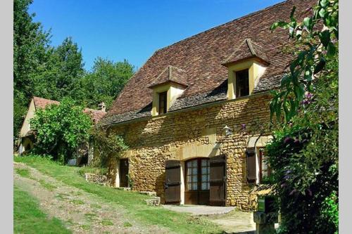 Périgordian Cottage, large swimming pool, BBQ
