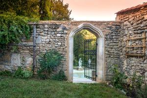 Périgordian Cottage, large swimming pool, BBQ