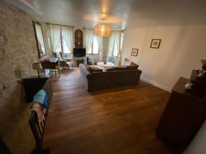 Petit Chateau Melay