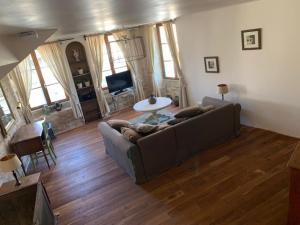 Petit Chateau Melay