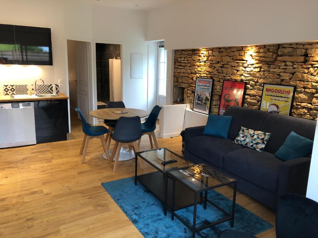 Maison de vacances PETIT GITE EN BRACONNE Le roc 471 RUE DU FIEF DU ROC 16110 La Rochette
