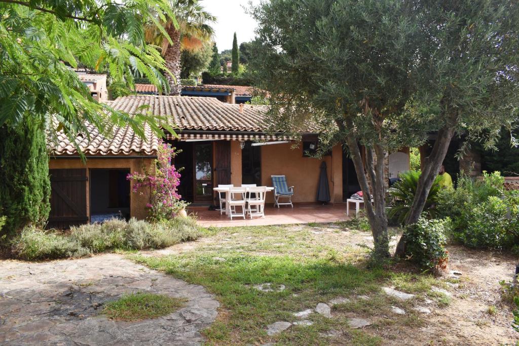 Maison de vacances Petit mas au paradis avec piscine pour 6 personnes 107 Hameau de la Chesnaie Valcros 83250 La Londe-les-Maures