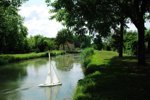 Petite maison au bord du canal