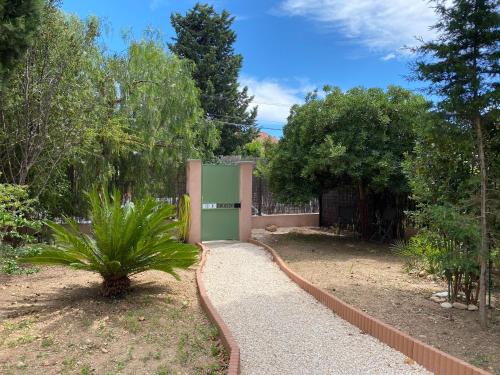 Petite maison au calme avec jardin clim et parking