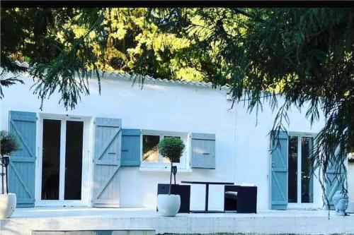 Petite maison chaleureuse dans un cadre bucolique