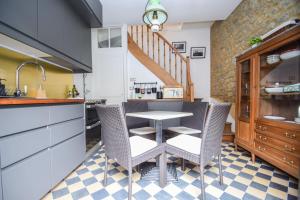 Petite maison de charme avec terrasse à 200m plage