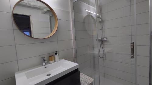* Petite Maison de Charme en plein bourg *