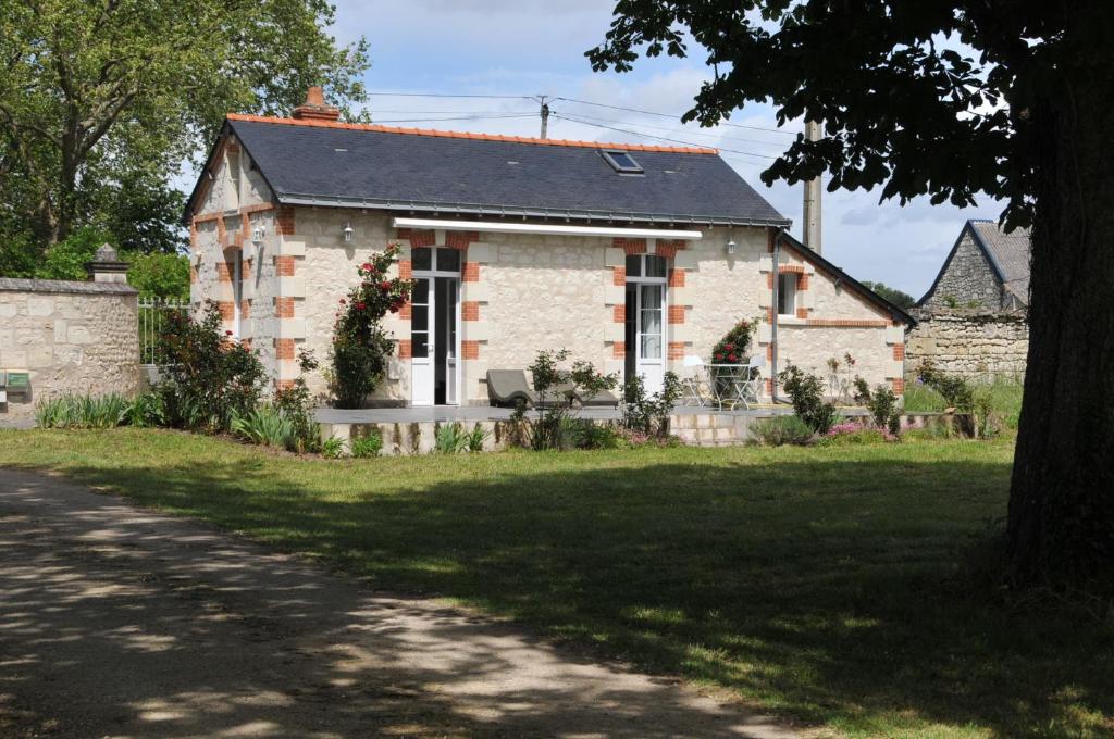 Maison de vacances PETITE MAISON des ROSES - GITE 2 Personnes 16 Route de la Chaussée 49650 Brain-sur-Allonnes