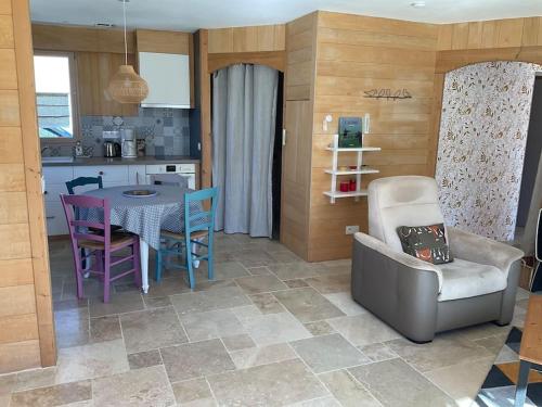 Petite maison en bois proche de Niort