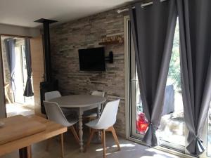 Petite maison en pierre