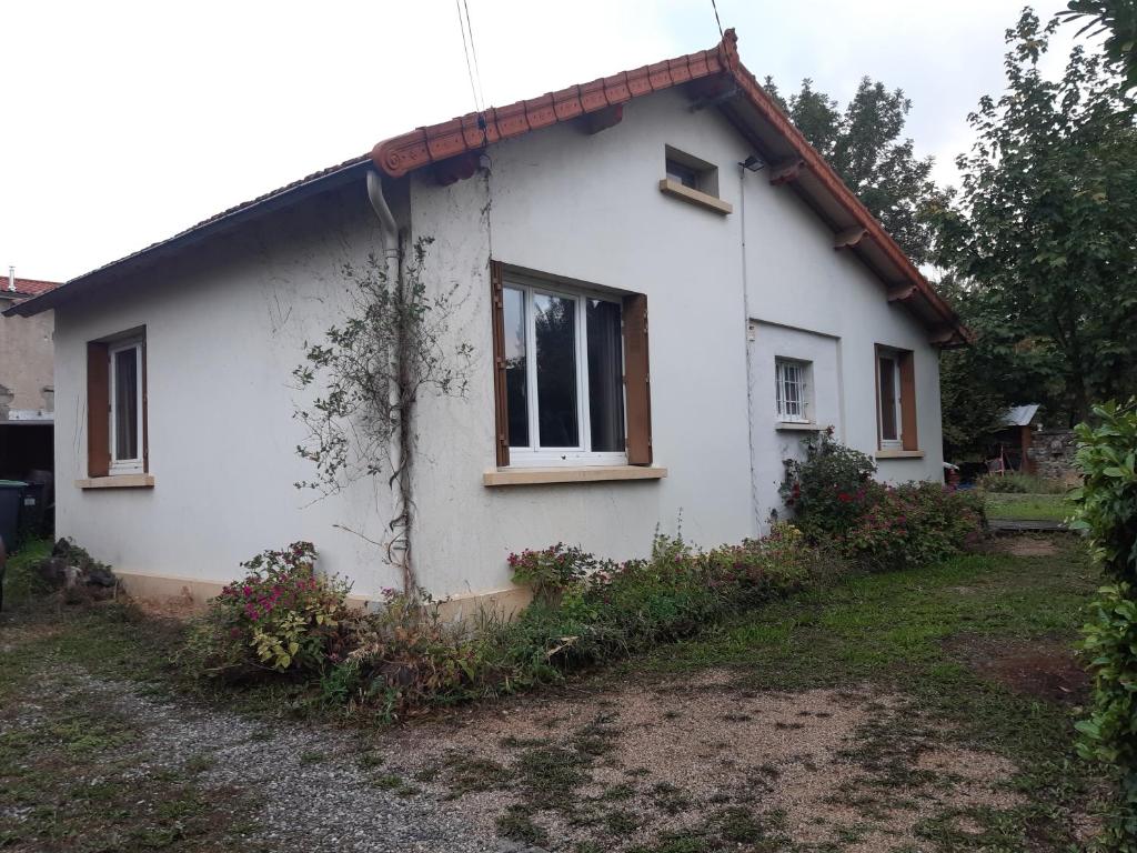 Maison de vacances Petite maison très paisible avec jardin à Cournon - Puy de Dôme ! 8B Avenue du Pont 63800 Le Cendre