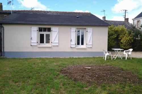Petite maisonnette atypique et son jardinet