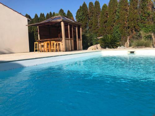 Piscine ET JACUZZI ST GEORGES DE DIDONNE a 1km de la plage