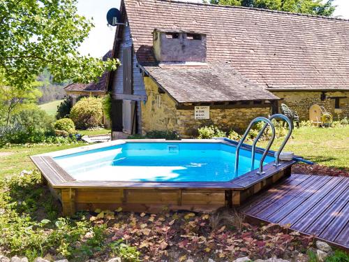 Pleasant cottage with pool large garden and beautiful view