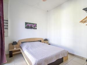 Maison de vacances Pleasant holiday home in Aure sur Mer with terrace  14520 Sainte-Honorine-des-Pertes Normandie