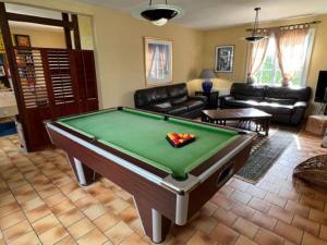 Pleasant holiday home in Clohars-Carnoët with garden
