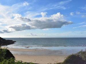 Pleasant Holiday Home in Grandcamp Maisy with Garden