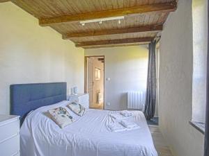 Pleasant holiday home in Isigny sur Mer with garden