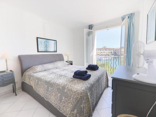 Pleasant holiday home in Port Grimaud with patio
