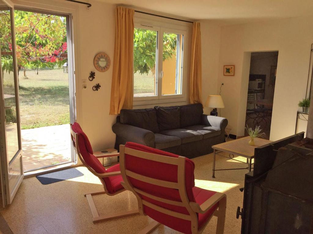 Maison de vacances Pleasant Holiday Home in Villecroze with Swimming Pool  83690 Villecroze