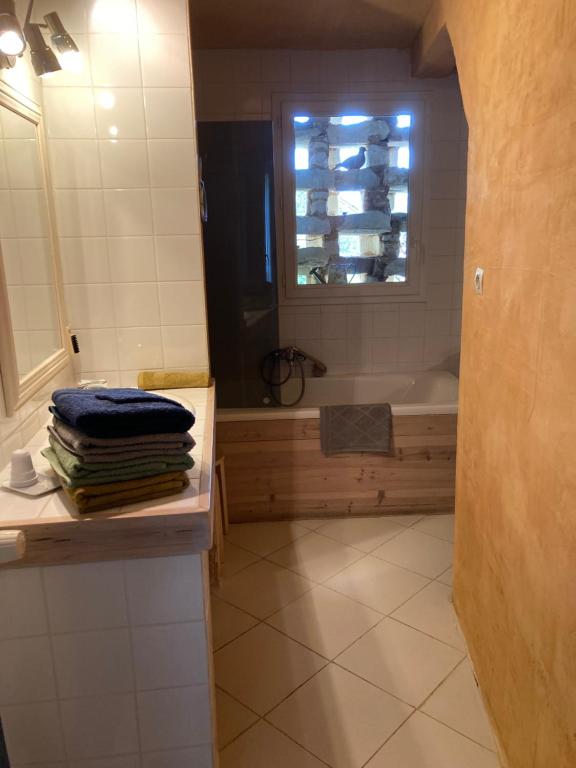 Pleasant Holiday Home in Villecroze with Swimming Pool
