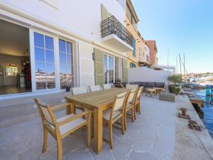 Pleasant house for 8 people 12 m mooring