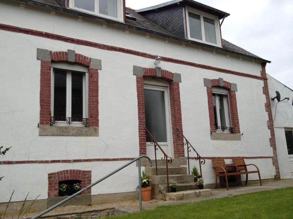 Ploumilliau House 14 Rue Anatole le Braz, 22300 Ploumilliau