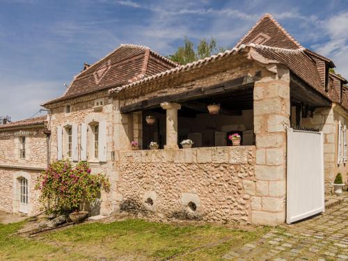 Plushy Villa in Sourzac with Pool Fitness Recreation Centre