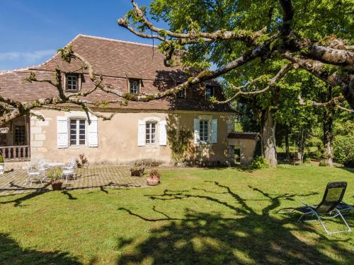 Plushy Villa in Sourzac with Pool Fitness Recreation Centre