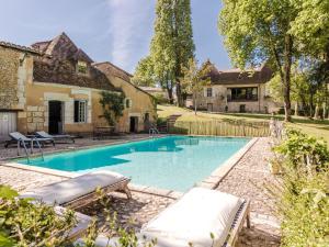 Plushy Villa in Sourzac with Pool Fitness Recreation Centre