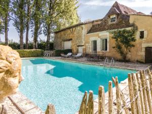 Plushy Villa in Sourzac with Pool Fitness Recreation Centre