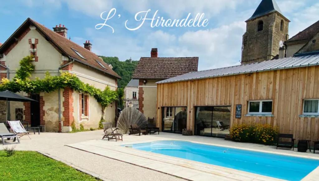 Maison de vacances Pool house-L'hirondelle de Sermizelles- grand jardin, calme et nature aux portes du Morvan 43 Grande Rue 89200 Sermizelles