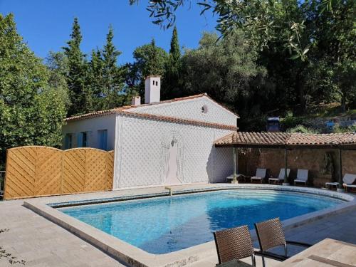 Pool House Renoir with private garden