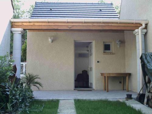 Près d'Evry, petite maison indépendante 1 ch 1 terrasse