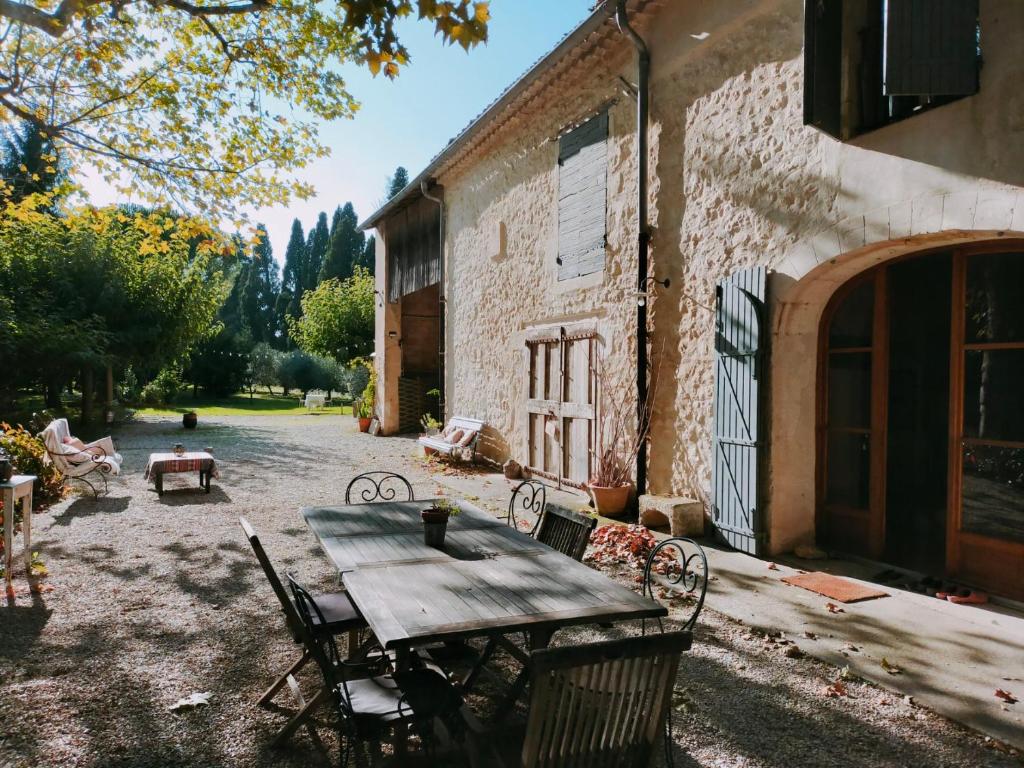 Près d'Evry, petite maison indépendante 1 ch 1 terrasse