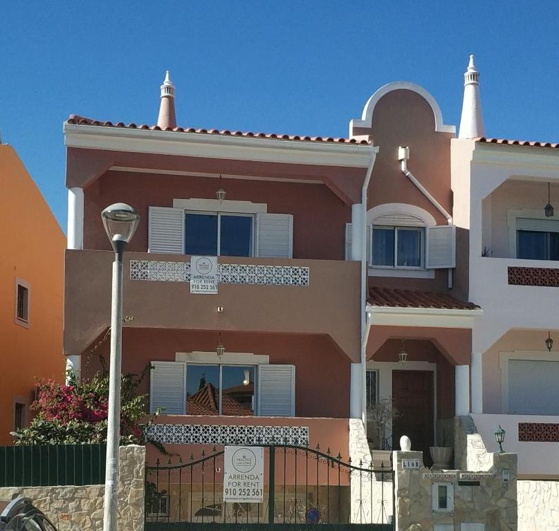 Prestige for Home Moradia Amendoeiras Quarteira Rua das Amendoeiras, lote 10 B, 8125-189 Quarteira