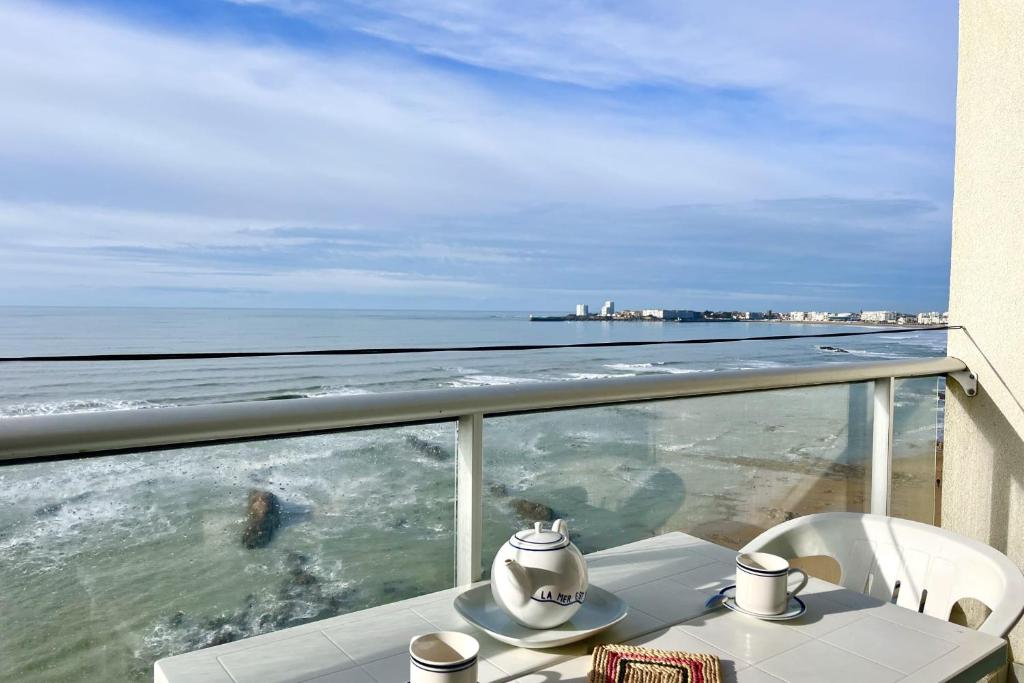 Maison de vacances Pretty apartment with a breathtaking view of the Baie des Sables 7 promenade Kennedy 85100 Les Sables dʼOlonne