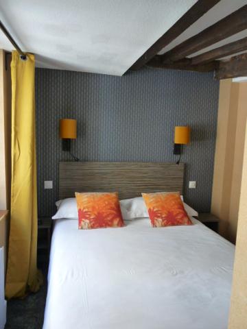 Pretty Holiday Home in Ard che with Swimming Pool