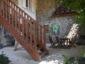 Pretty Holiday Home in Ard che with Swimming Pool