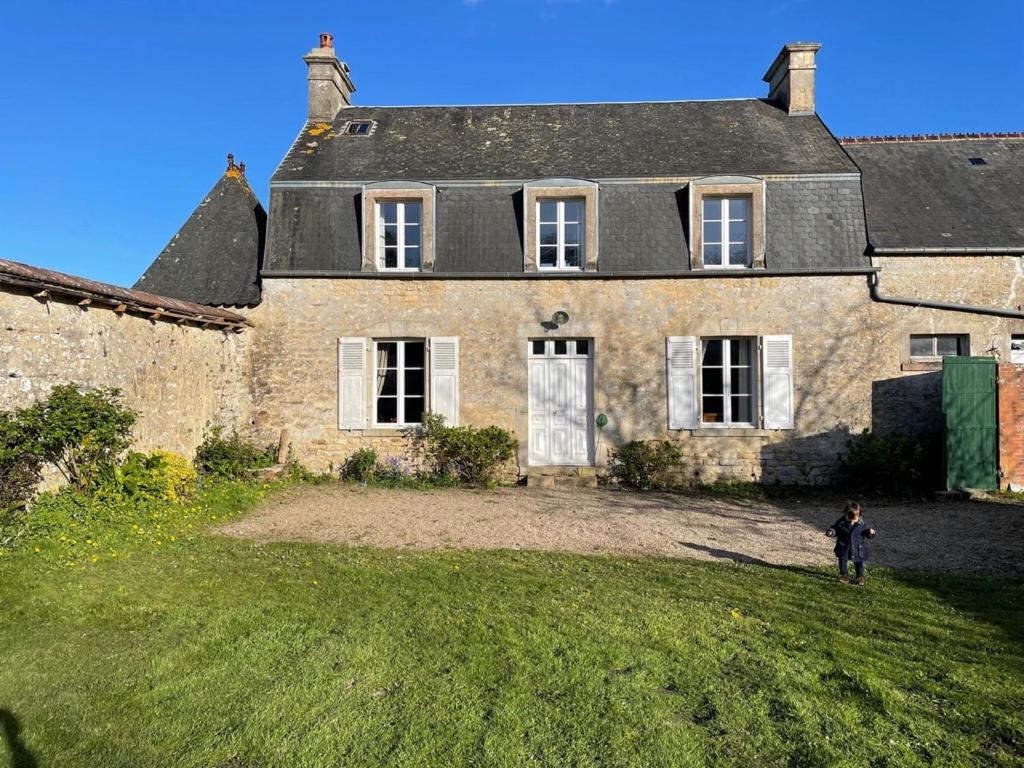 Maison de vacances Pretty Holiday Home in Golleville with Private Garden  50390 Golleville