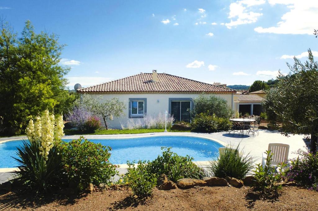 Maison de vacances Pretty holiday home with garden and private pool, Gabian  34320 Gabian